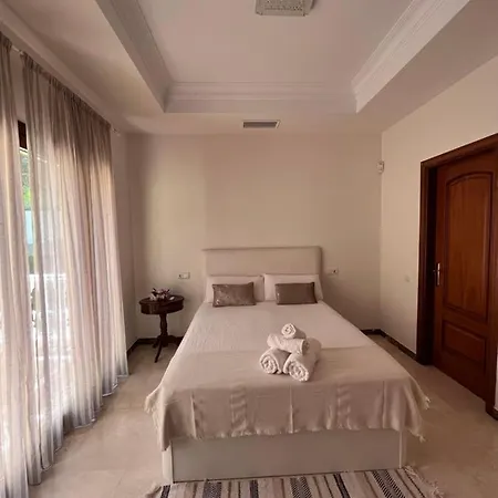 Imperial - Chalet Independiente En *